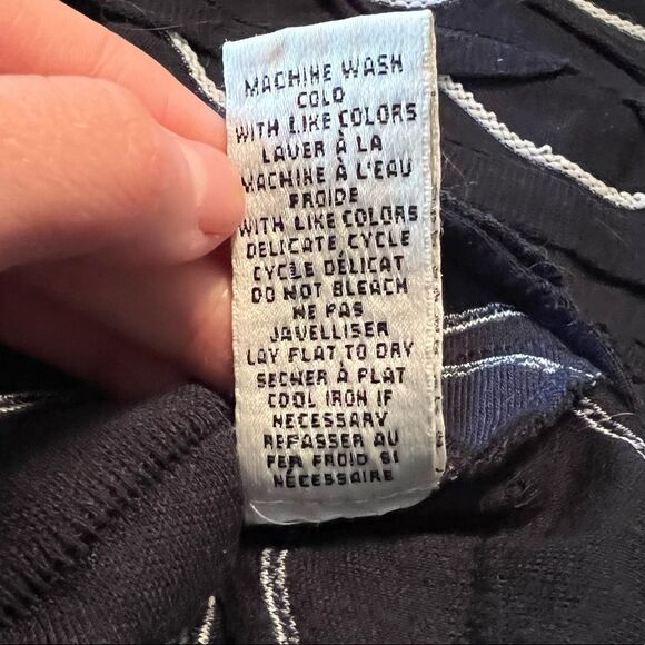 3 for $30! Max studio navy scallop sweater - Picture 6 of 11